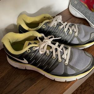 Size 9 yellow and black